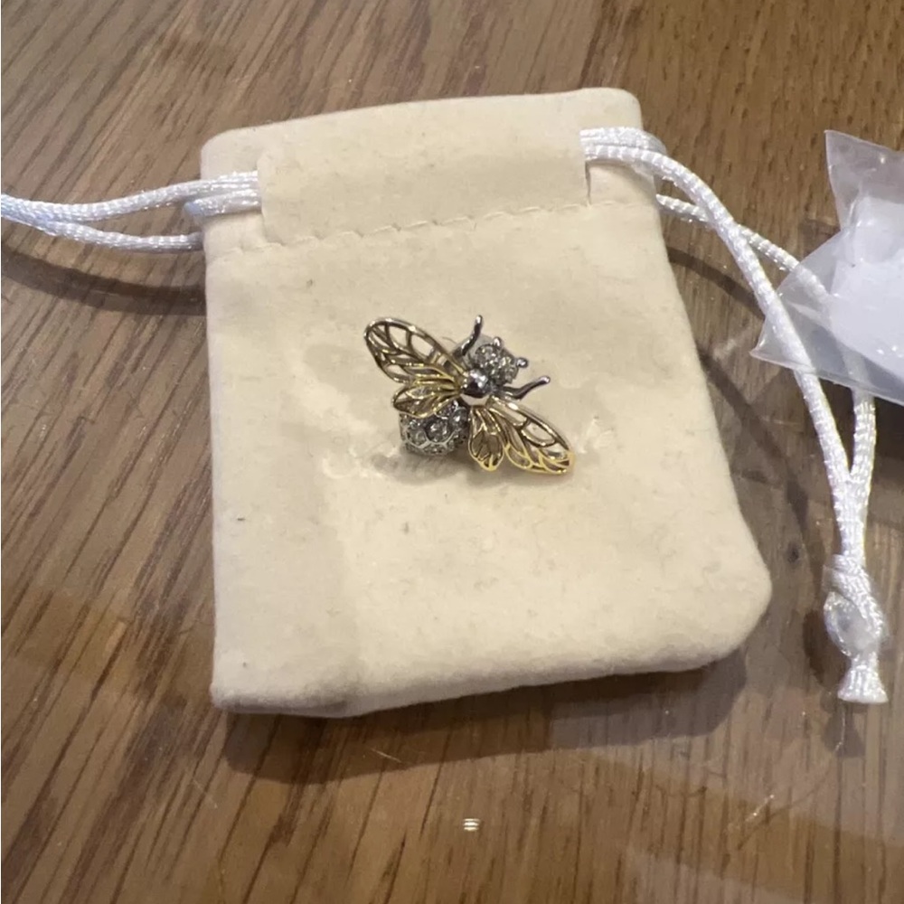 Beautiful Bee Charm new no tags